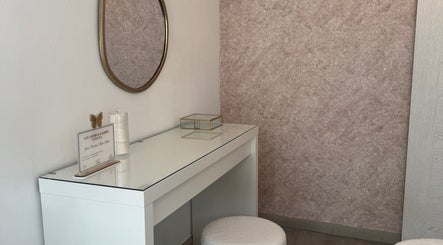 Elegant vanity at Joana Devesa Glam Studio in Condeixa-a-nova, Coimbra, PT showcasing minimalist design.