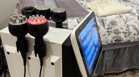Vitalis Beauty Salon的美容设备，位于新南威尔士Melrose Park，呈现现代科技护理。