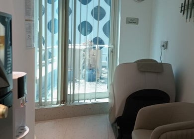 Relaxing corner with massage chair and coffee machine at Meta Poly Clinic, دبي, دبي, AE.