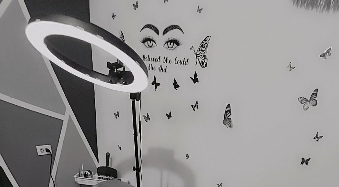 Chic beauty room with a glowing ring light at Natural.Lash Beauty in Philipsburg, SX, offering a serene ambiance.