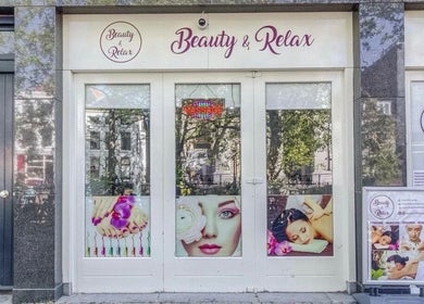 Front entrance of Beauty en Relax Massage Sugaring Salon in Utrecht, Utrecht, NL with beauty images.