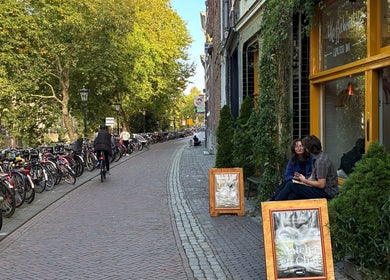 Relaxing street near Beauty en Relax Massage Sugaring Salon, Utrecht, Utrecht, NL, showcasing cozy ambiance.