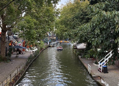 View of Utrecht canal near Beauty en Relax Massage Sugaring Salon, Utrecht, Utrecht, NL.