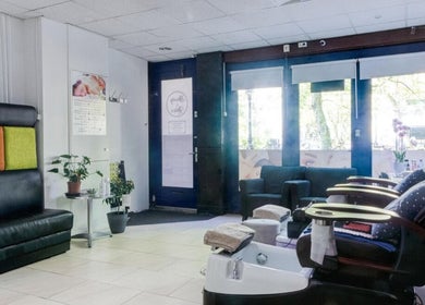 Relaxing ambiance at Beauty en Relax Massage Sugaring Salon, Utrecht, Utrecht, NL with comfortable seating.