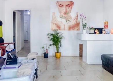 Modern seating area at Beauty en Relax Massage Sugaring Salon in Utrecht, Utrecht, NL.