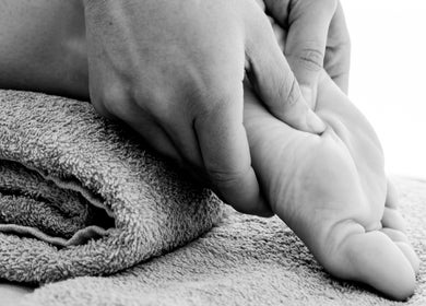Massagem nos pés em Tomar, Santarém, PT, oferecendo relaxamento e bem-estar no local.