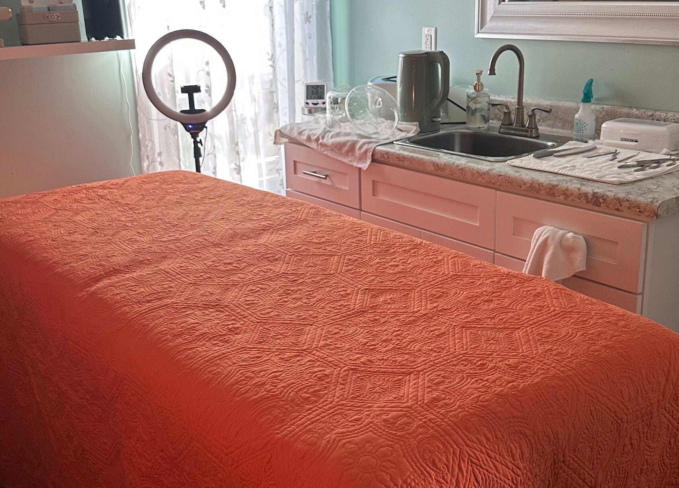 Cozy treatment room at Falling Waters Massage, Mad Lasher studio, Wilmington, North Carolina, US.