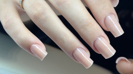 Manucure élégante nude chez AlexaNails, Aulnay-sous-bois, Île-de-france, FR.