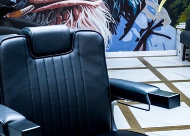 Scaun modern la BUCATTI BARBERSHOP BY EL NINO, Popești-leordeni, Județul Ilfov, RO.