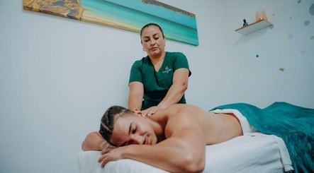 Therapist giving a relaxing massage at Kundalini Spa Aruba, Noord, US. Experience serenity and luxury.