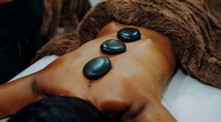 Hot stone massage therapy at Massage Therapy Kundalini, Noord, US. Relaxing wellness experience.