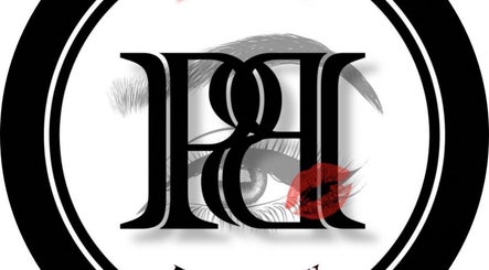 Poised Beauty logo featuring an eye and red lips, located in Sint Maarten, SX.