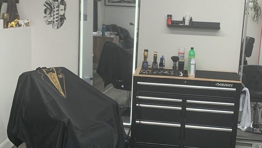 Interior of Barbershop Clandestin in Québec, Québec, CA showcasing grooming tools and a barber chair.