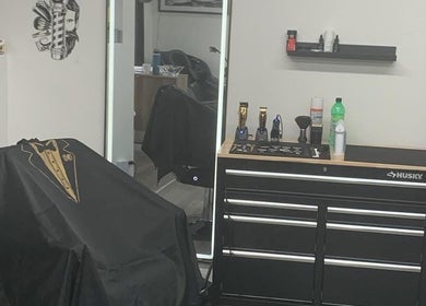 Interior of Barbershop Clandestin in Québec, Québec, CA showcasing grooming tools and a barber chair.