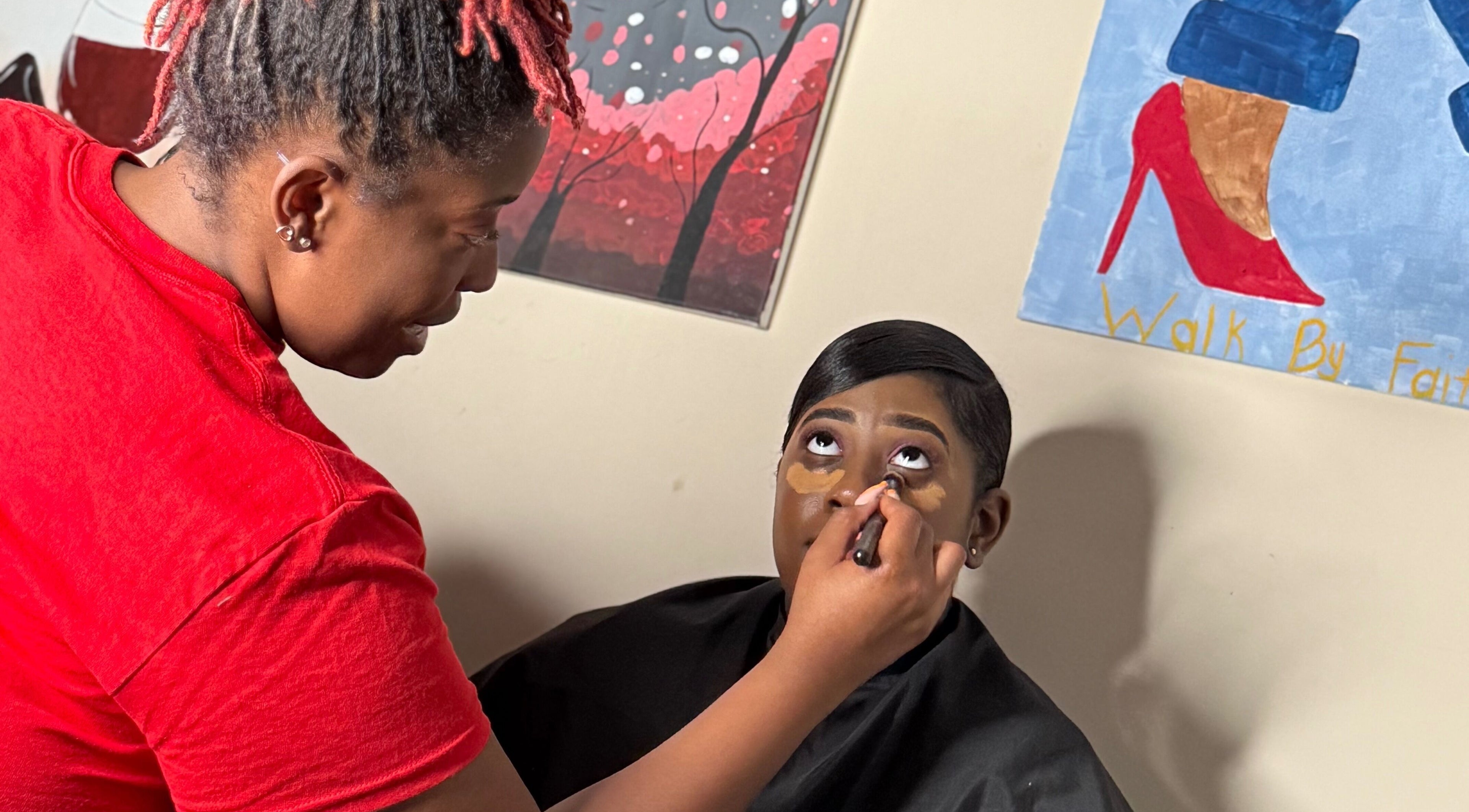 Makeup artist at Unapologetically R. Nicole applying foundation, Fultondale, Alabama, US.