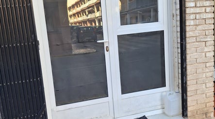Puerta de entrada a Masajes del Tibet en La Mata, Comunidad Valenciana, ES.