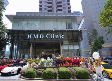 HMD Beauty Center facade with luxury cars in Kuala Lumpur, Wilayah Persekutuan Kuala Lumpur, MY.