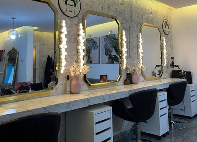 Elegant vanity mirrors at Moon Spa, Dammam, Eastern Province, SA feature modern decor and lush lighting.