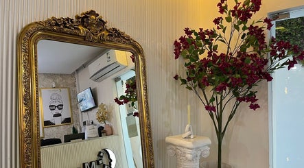 Elegant interior of Moon Spa in Dammam featuring ornate mirror and floral decor.