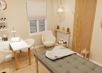Espace accueillant chez Eden Beauty Concept, Presles, Île-de-France, avec table de soin et décoration apaisante.