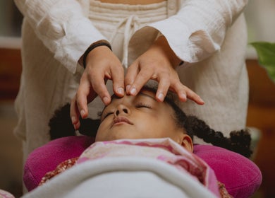 Ontspannende massage bij Amber Shireen | Holistisch massage therapeut (Pop-up Praktijk), Amsterdam, Noord-Holland, NL.