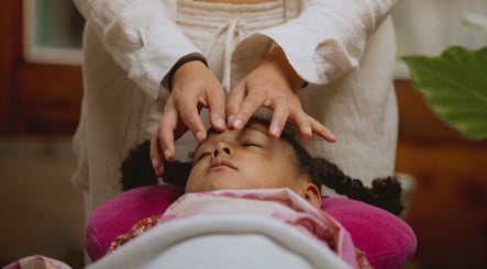 Ontspannende massage bij Amber Shireen | Holistisch massage therapeut (Pop-up Praktijk), Amsterdam, Noord-Holland, NL.