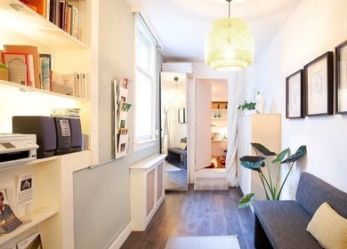 Ingang van Amber Shireen | Holistisch massage therapeut (Pop-up Praktijk), Amsterdam, Noord-Holland, NL. Rustige sfeer.