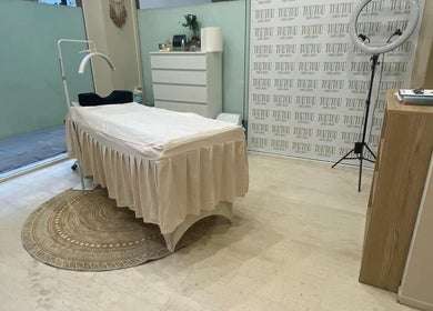 Ηρεμία και κομψότητα στο χώρο του TouTou Lashes & Brows, Πύργος, GR με σύγχρονο εξοπλισμό για υπηρεσίες.