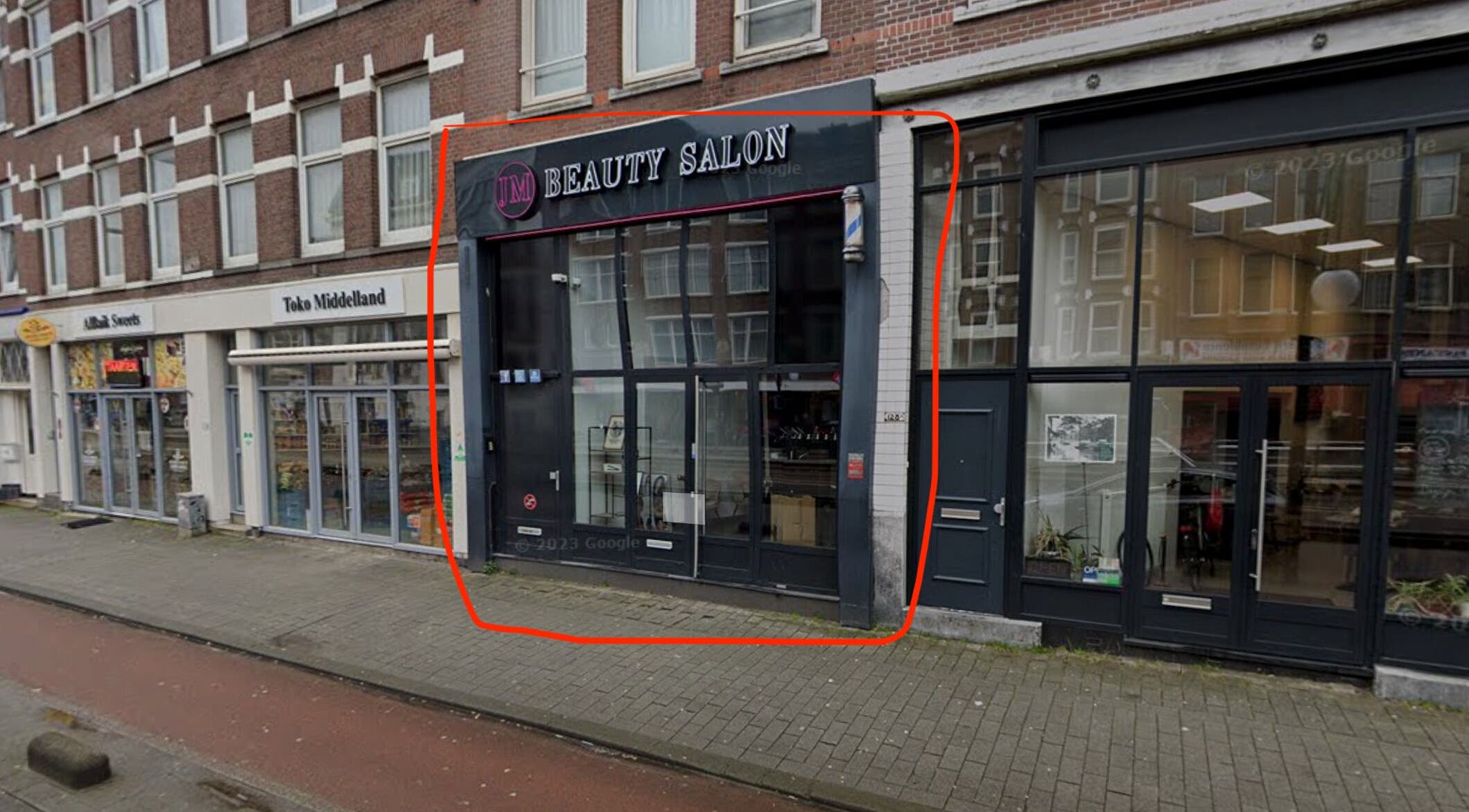 Front view of CarlosKapperRotterdamWest beauty salon in Rotterdam, Zuid-Holland, NL.