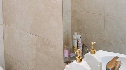 Luxurious sink and gold fixtures at Beatriz Soares Beauty, Odivelas, Lisboa, PT.