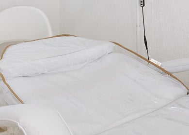 Calm treatment room at Beatriz Soares Beauty, Odivelas, Lisboa, PT, featuring a clean white spa table.