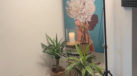 Tranquil plants and art at Solo Chair, Royal Leamington Spa, England, GB.
