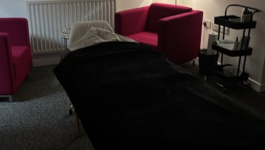 Relaxing massage room at Peace Spa Therapies, Coleraine, Northern Ireland, GB with cozy pink chairs.