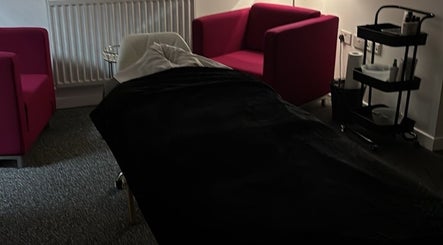 Relaxing massage room at Peace Spa Therapies, Coleraine, Northern Ireland, GB with cozy pink chairs.
