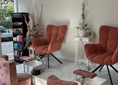 Άνετος χώρος πεντικιούρ στο Toobi beauty nails & more, Νίκαια, GR.