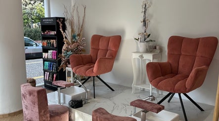Άνετος χώρος πεντικιούρ στο Toobi beauty nails & more, Νίκαια, GR.