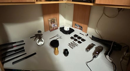 Barber tools neatly arranged on a white shelf at M_Barbershop, Briteiros (Santo Estêvão), Braga, PT.