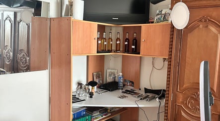 M_Barbershop setup with tools in Briteiros (santo Estêvão), Braga, PT, featuring grooming essentials.