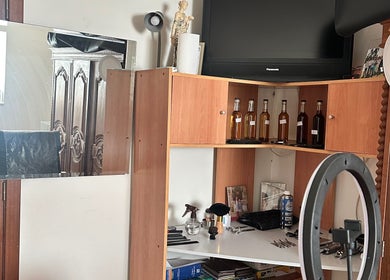 Cozy setup at M_Barbershop in Briteiros (Santo Estêvão), Braga, PT showcasing tools and decor.