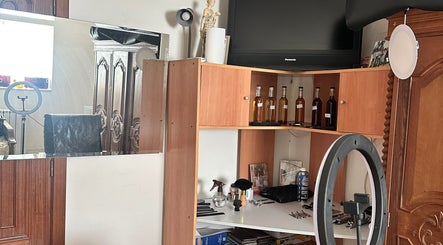 Cozy setup at M_Barbershop in Briteiros (Santo Estêvão), Braga, PT showcasing tools and decor.