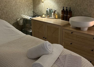 Relaxing treatment room at LN Beauty Witney, Witney, England, GB with cozy bed and ambient lighting.