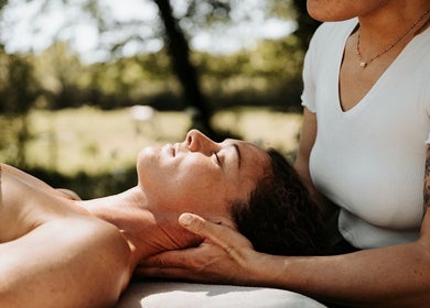 Massage apaisant à Les Mains d’Hana, Soorts-Hossegor, Nouvelle-Aquitaine, FR, en pleine nature.