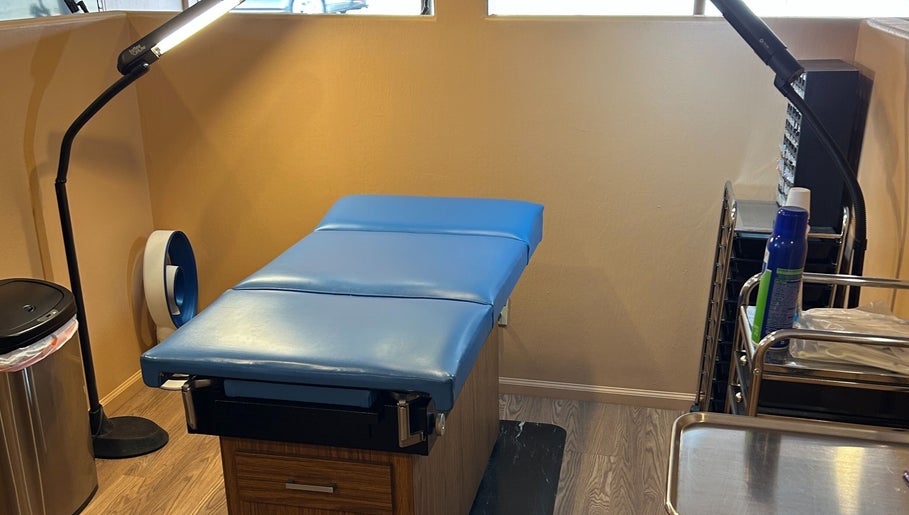 Tattoo bed setup at Royal Gorge Custom Tattoos & Piercings LLC, Cañon City, Colorado, US. Perfect for clients.