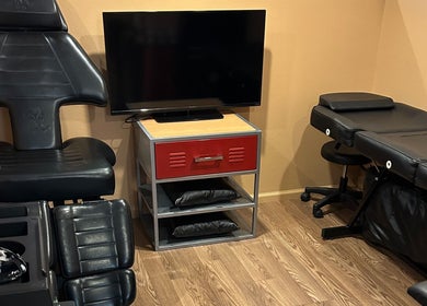 Comfortable tattoo station at Royal Gorge Custom Tattoos & Piercings LLC, Cañon City, Colorado, US.