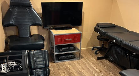 Comfortable tattoo station at Royal Gorge Custom Tattoos & Piercings LLC, Cañon City, Colorado, US.