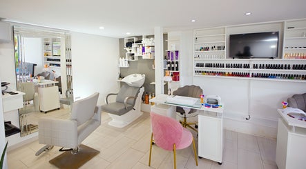 Modern salon interior at Garra Beauty Spa, Simpsonbay, SX with chairs, nail polish display, and hair washing station.