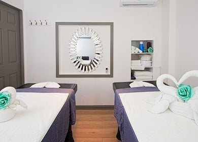 Elegant spa room with twin massage beds at Garra Beauty Spa, Simpsonbay, SX.