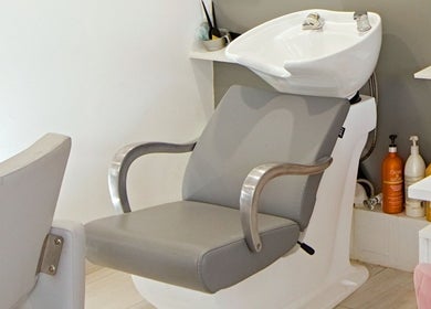 Modern hair washing station at Garra Beauty Spa in Simpsonbay, SX showcasing elegant and sleek design.