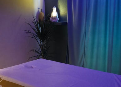 Pokój masażu Prana Thai Spa - Wola w Warszawie, Województwo Mazowieckie, PL z relaksującą atmosferą.