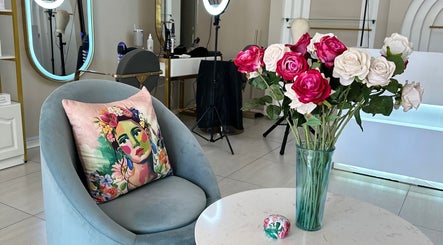 Decorative seating area with floral vase at Cateon Luxury, Pretoria, Gauteng, ZA.
